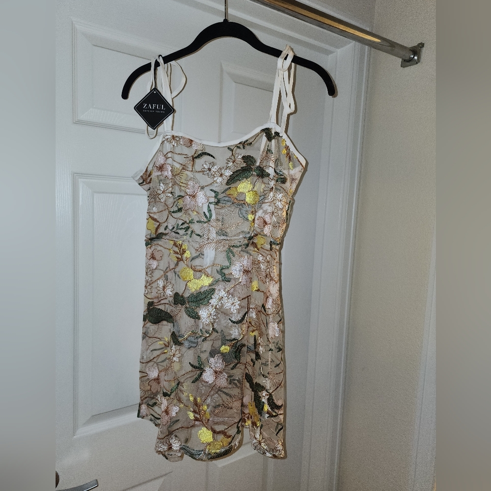 Brand new with tags. ZAFUL tie shoulder floral dress. Size Medium.